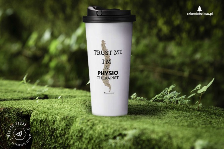 Kubek termiczny „Trust me I'm a physiotherapist” z grafiką kręgosłupa. Idealny prezent dla fizjoterapeuty i praktyczny upominek do pracy. Polska marka Człowiek z lasu.