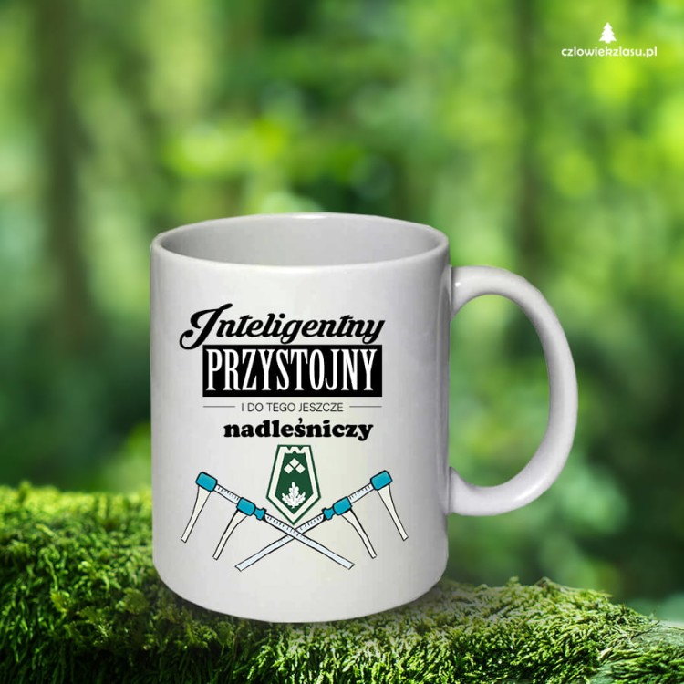 Nadleśniczy - Inteligentny, przystojny i do tego jeszcze nadleśniczy – Prezent dla nadleśniczego - Kubek ceramiczny - czlowiekzlasu.pl - Człowiek z lasu