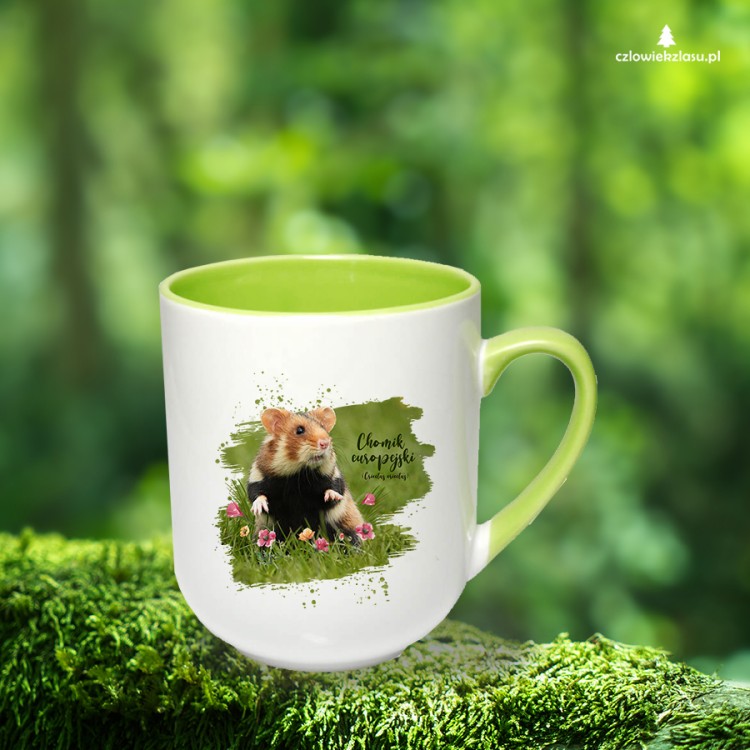 Kubek coffee z zielonym uszkiem i wnętrzem, z chomikiem europejskim (Cricetus cricetus) - autorska grafika Pauliny Strejczek-Jaźwińskiej. Pojemność 290 ml. Kolekcja Chomik europejski, Człowiek z Lasu.