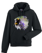 Czarna bluza z kapturem z trzmielem ziemnym (Bombus terrestris) - autorska grafika Pauliny Strejczek-Jaźwińskiej. Kolor czarny lub butelkowa zieleń, rozmiary S-XL. Kolekcja Trzmiele, Człowiek z Lasu.
