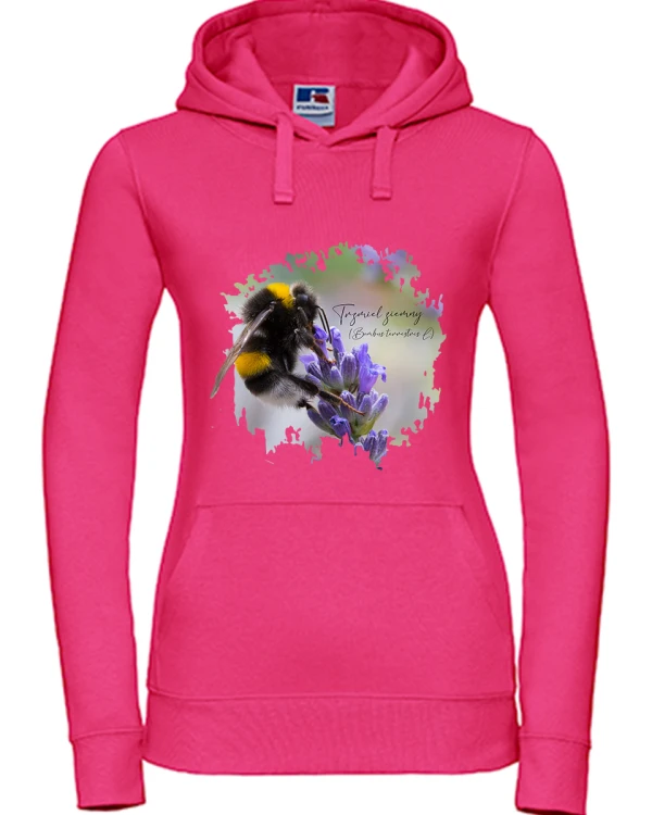 Bluza damska fuksjowa z kapturem z trzmielem ziemnym (Bombus terrestris) - autorska grafika Pauliny Strejczek-Jaźwińskiej. Kolor czarny lub butelkowa zieleń, rozmiary S-XL. Kolekcja Trzmiele, Człowiek z Lasu.