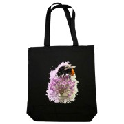 Torba bawełniana 2 ucha z trzmielem kamiennikiem (Bombus lapidarius), w kolorze czarnym - autorska grafika Pauliny Strejczek-Jaźwińskiej. Drelich 280 g, 41x38 cm. Kolekcja Trzmiele, Człowiek z Lasu.