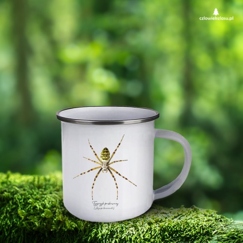 Biały kubek emaliowany ze srebrnym rantem, z tygrzykiem paskowanym (Argiope bruennichi) - autorska grafika Pauliny Strejczek-Jaźwińskiej. 300 ml. Kolekcja Pająki, Człowiek z Lasu.