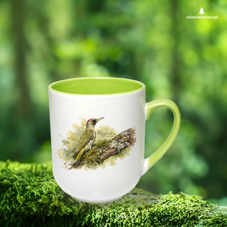 Kubek coffee z zielonym uszkiem i wnętrzem, z dzięciołem zielonym (Picus viridis) - autorska grafika Pauliny Strejczek-Jaźwińskiej. Pojemność 290 ml. Kolekcja Dzięcioł zielony, Człowiek z Lasu.