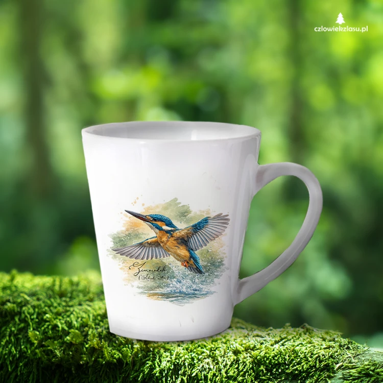 Biały kubek latte 300 ml z zimorodkiem zwyczajnym (Alcedo atthis) - autorska grafika Pauliny Strejczek-Jaźwińskiej. Nadruk sublimacyjny. Kolekcja Zimorodek, Człowiek z Lasu.