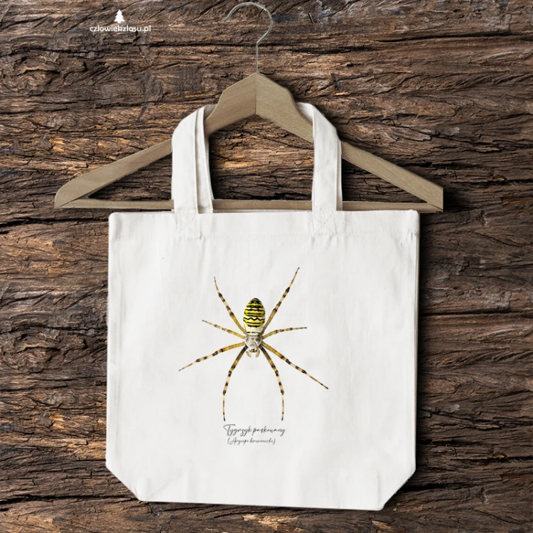 Torba bawełniana 2 ucha z tygrzykiem paskowanym (Argiope bruennichi) - autorska grafika Pauliny Strejczek-Jaźwińskiej. Drelich 280 g, 41x38 cm. Kolekcja Pająki, Człowiek z Lasu.