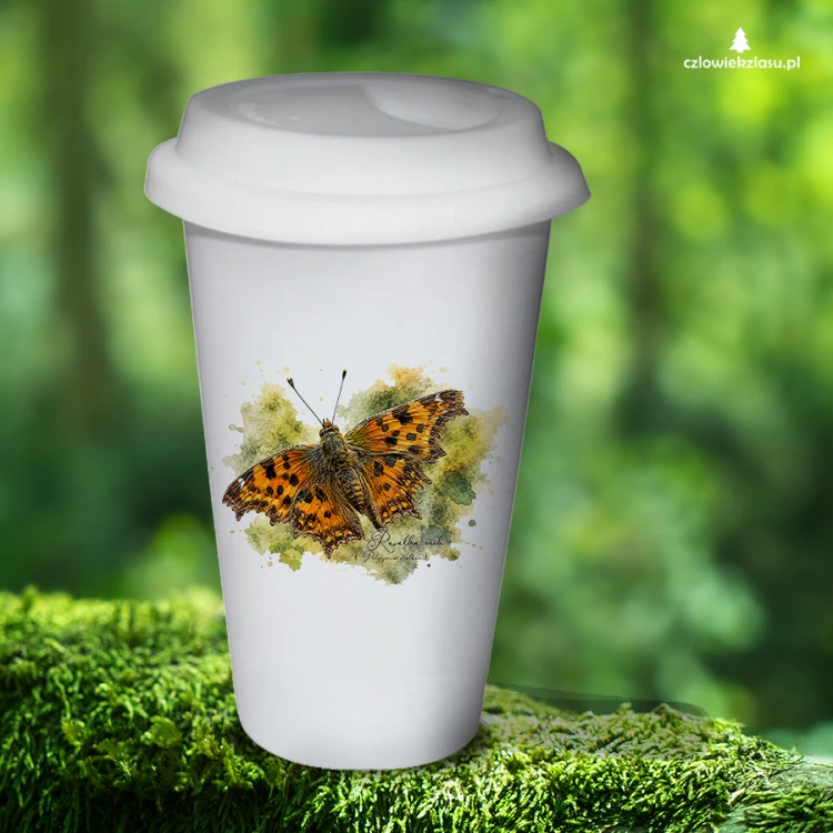 Tumbler termiczny z rusałką ceik (Polygonia c-album) - autorska grafika Pauliny Strejczek-Jaźwińskiej. Pojemność 300 ml, silikonowe wieczko. Kolekcja Rusałka ceik, Człowiek z Lasu.