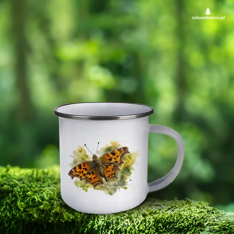Biały kubek emaliowany ze srebrnym rantem, z rusałką ceik (Polygonia c-album) - autorska grafika Pauliny Strejczek-Jaźwińskiej. 300 ml. Kolekcja Rusałka ceik, Człowiek z Lasu.