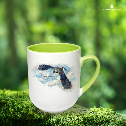Kubek coffee z zielonym uszkiem i wnętrzem, z czajką zwyczajną (Vanellus vanellus) - autorska grafika Pauliny Strejczek-Jaźwińskiej. Pojemność 290 ml. Kolekcja Czajka, Człowiek z Lasu.