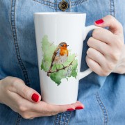 Biały kubek latte 450 ml z rudzikiem (Erithacus rubecula) - autorska grafika Pauliny Strejczek-Jaźwińskiej. Nadruk sublimacyjny. Kolekcja Rudzik, Człowiek z Lasu.