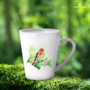 Biały kubek latte 300 ml z rudzikiem (Erithacus rubecula) - autorska grafika Pauliny Strejczek-Jaźwińskiej. Nadruk sublimacyjny. Kolekcja Rudzik, Człowiek z Lasu.