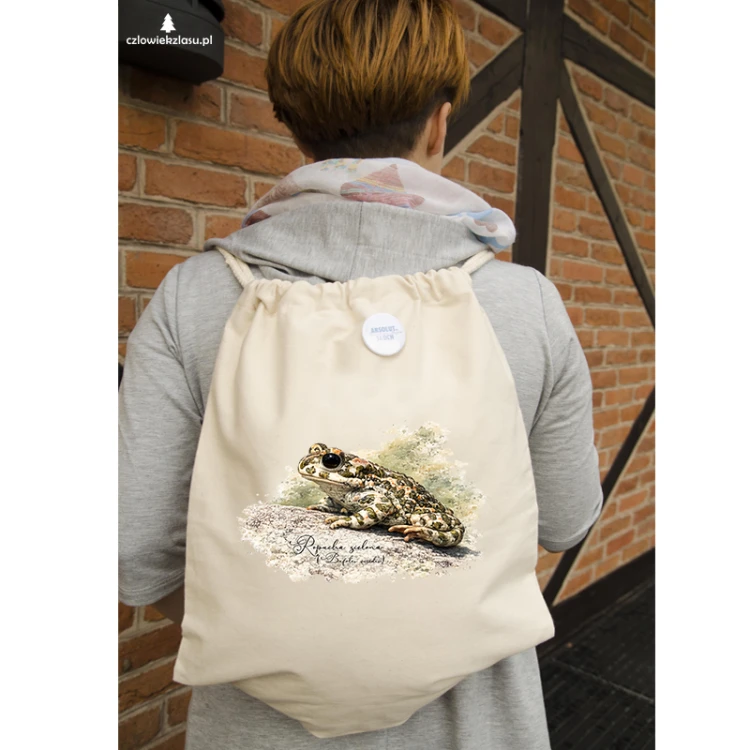 Bawełniany worek-plecak z ropuchą zieloną (Bufotes viridis) - autorska grafika Pauliny Strejczek-Jaźwińskiej. Fair Trade, 280 g/m². Kolekcja Ropucha zielona, Człowiek z Lasu.