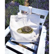 Duża torba premium z gniewoszem plamistym (Coronella austriaca) - autorska grafika Pauliny Strejczek-Jaźwińskiej. Fairtrade, 100% bawełna organiczna, 49x50 cm. Kolekcja Gniewosz plamisty, Człowiek z Lasu.
