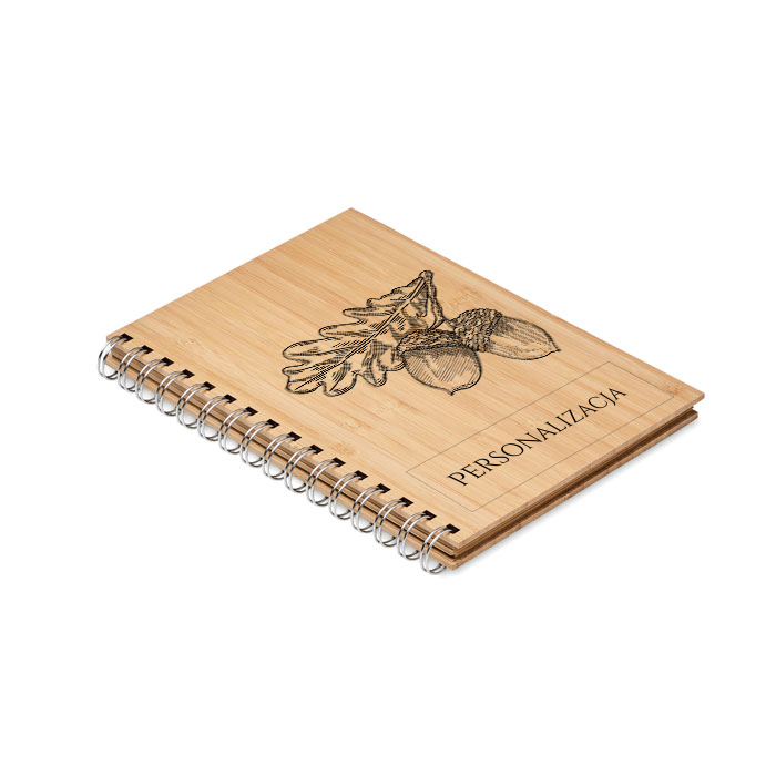 Notes A5 z bambusową okładką na podwójnej spirali, z grawerowaną personalizacją. 140 stron papieru kraft w linie. Człowiek z Lasu.
